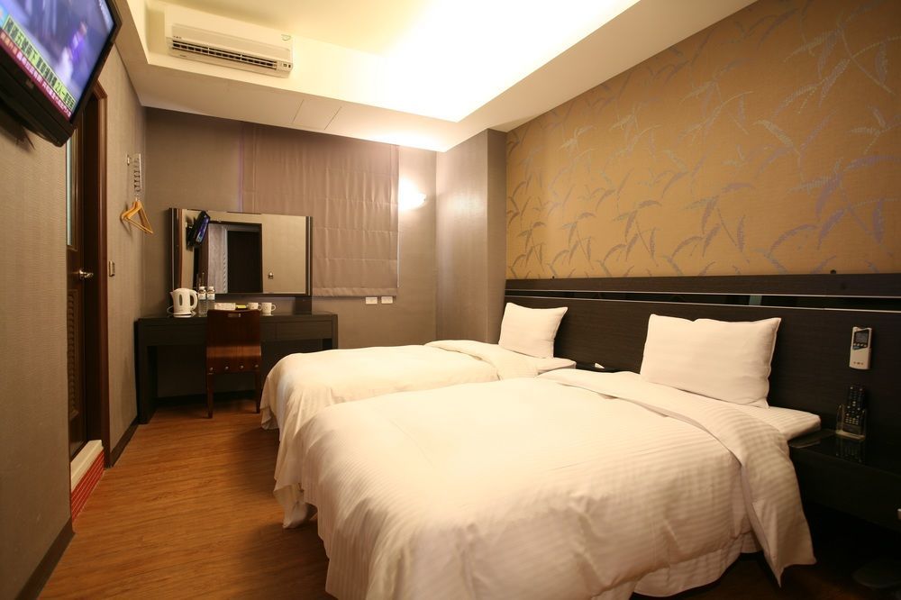 Military 75 Hotel Taichung Exterior photo