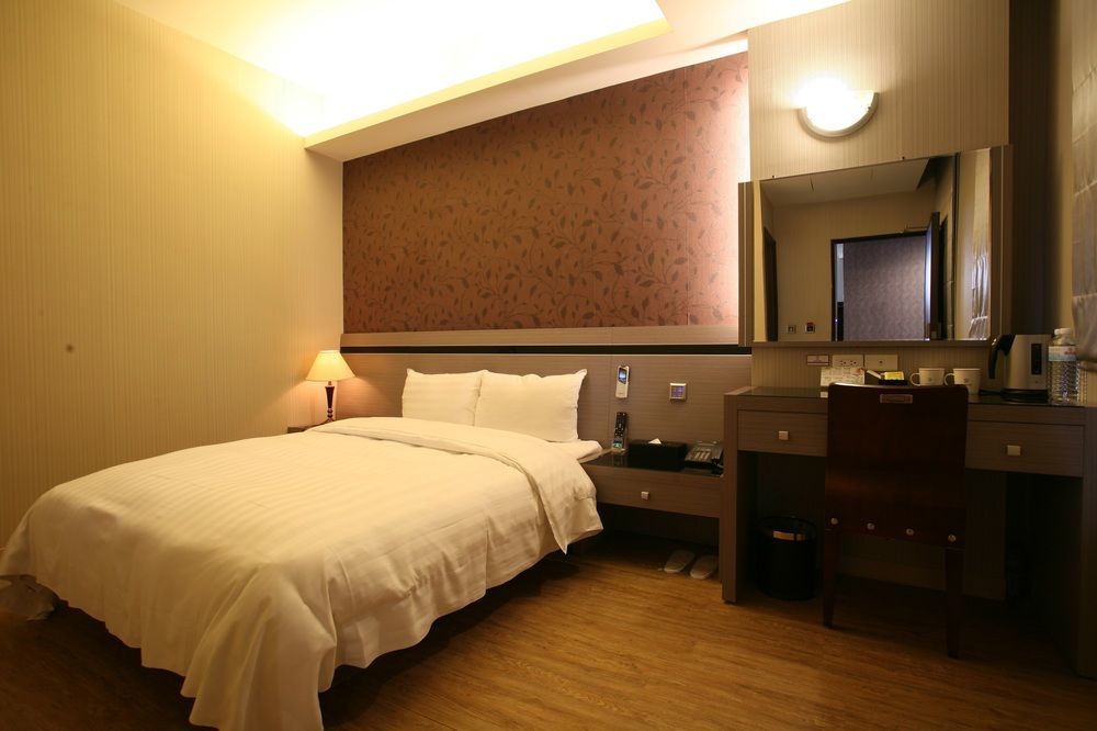 Military 75 Hotel Taichung Exterior photo