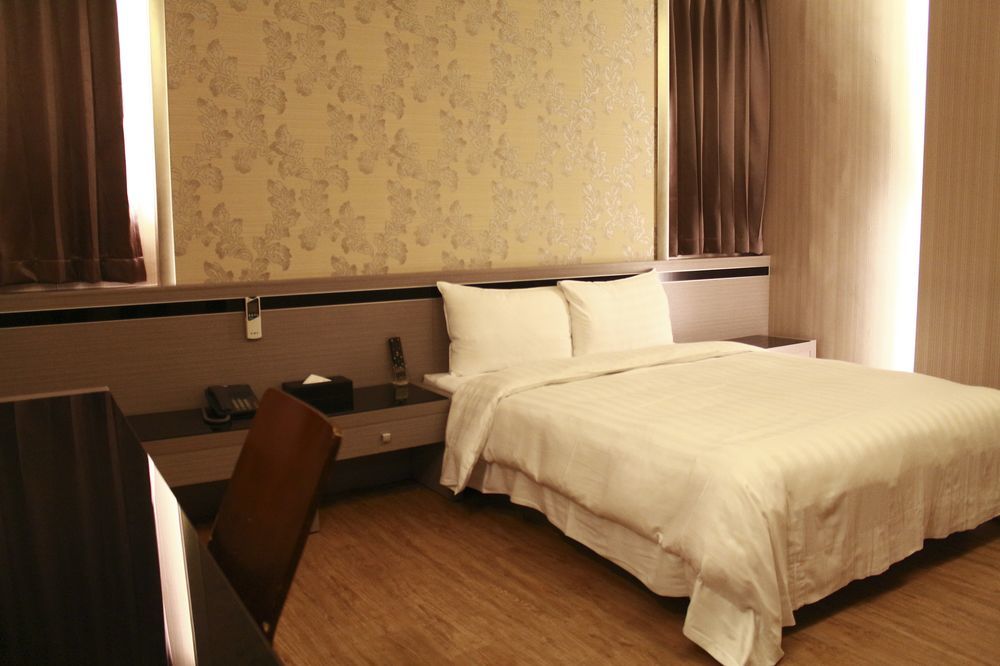Military 75 Hotel Taichung Exterior photo