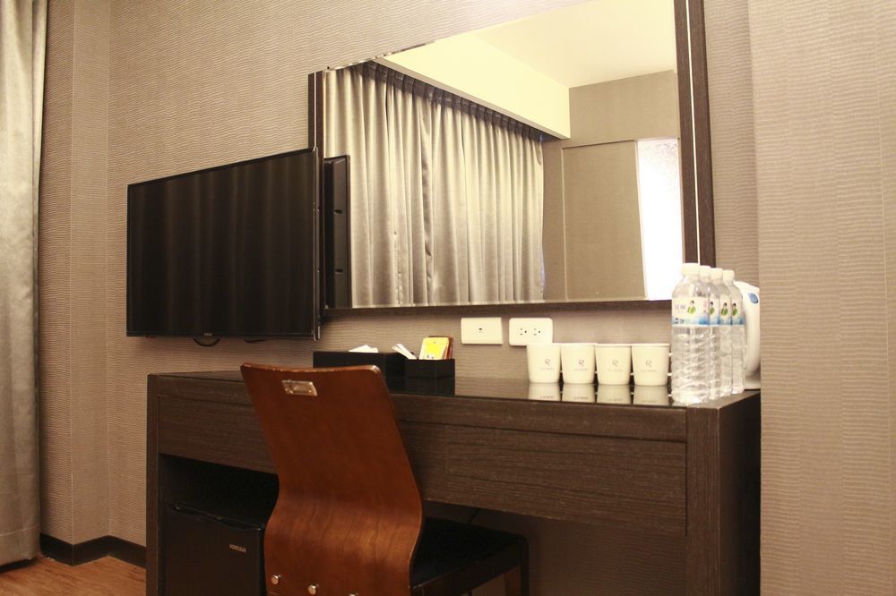 Military 75 Hotel Taichung Exterior photo