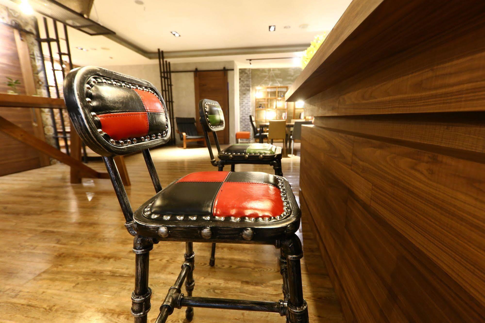 Military 75 Hotel Taichung Exterior photo