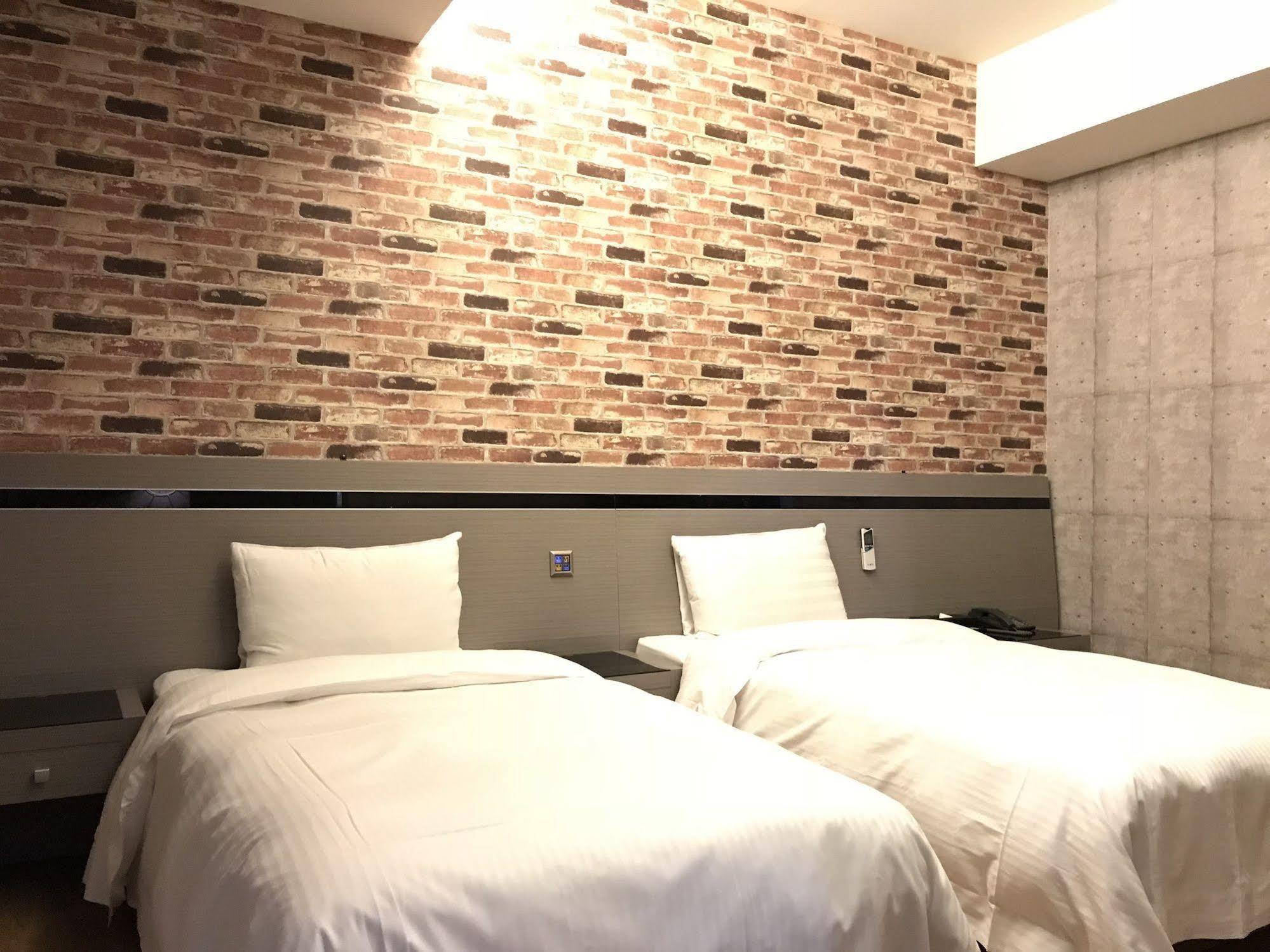 Military 75 Hotel Taichung Exterior photo