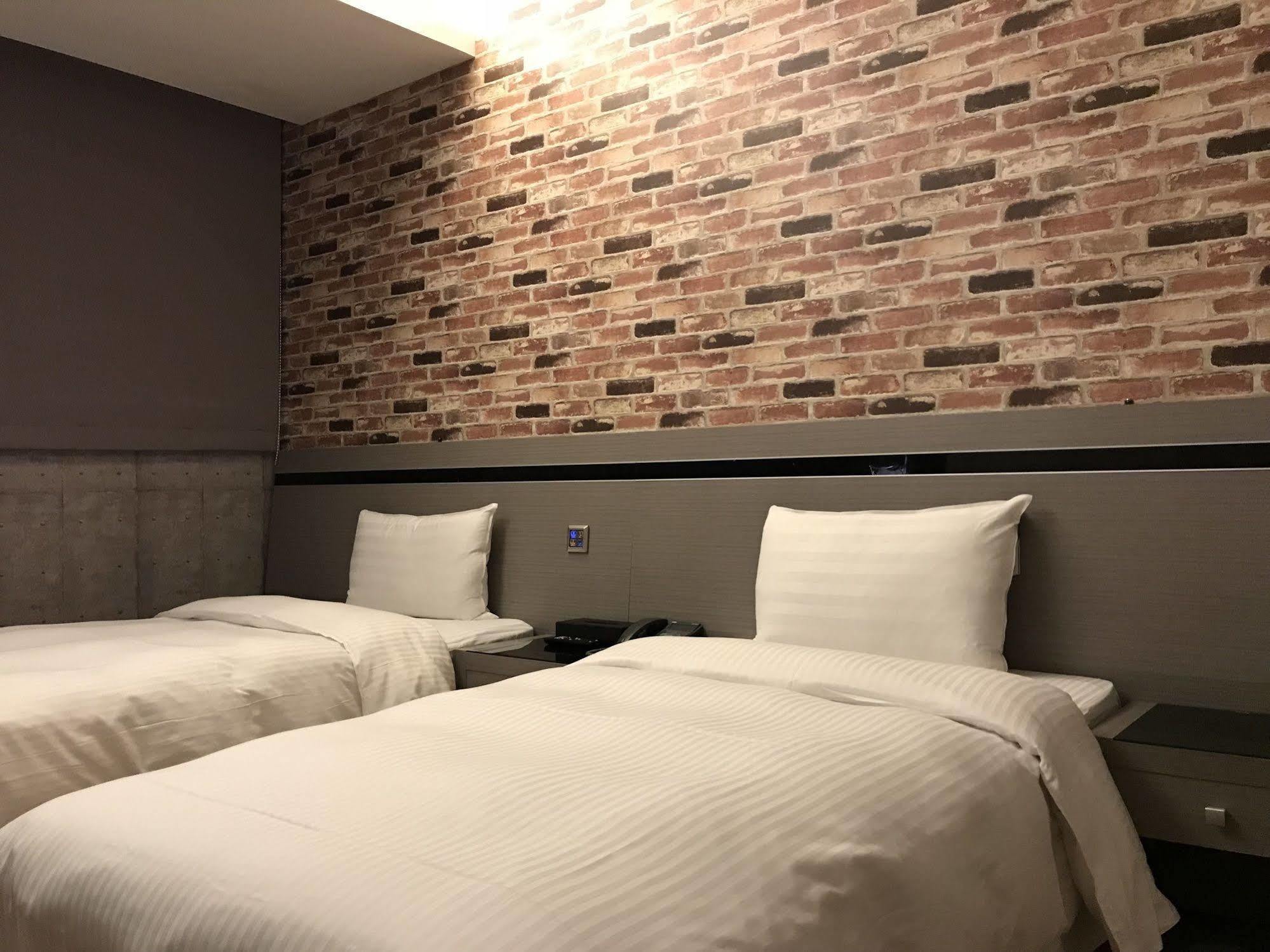 Military 75 Hotel Taichung Exterior photo